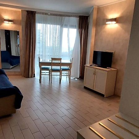 Aparthotel In Orbi Sea Towers Batumi Exterior photo