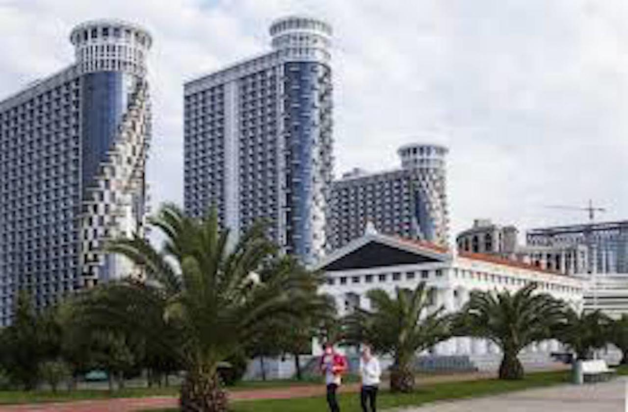 Aparthotel In Orbi Sea Towers Batumi Exterior photo